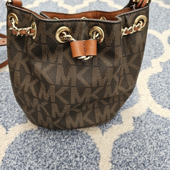 MICHAEL Michael Kors Frankie Drawstring Monogrammed Crossbody - Picture 3 of 14